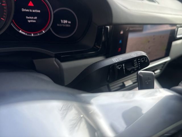 Used 2023 Porsche Cayenne Platinum Edition image 22