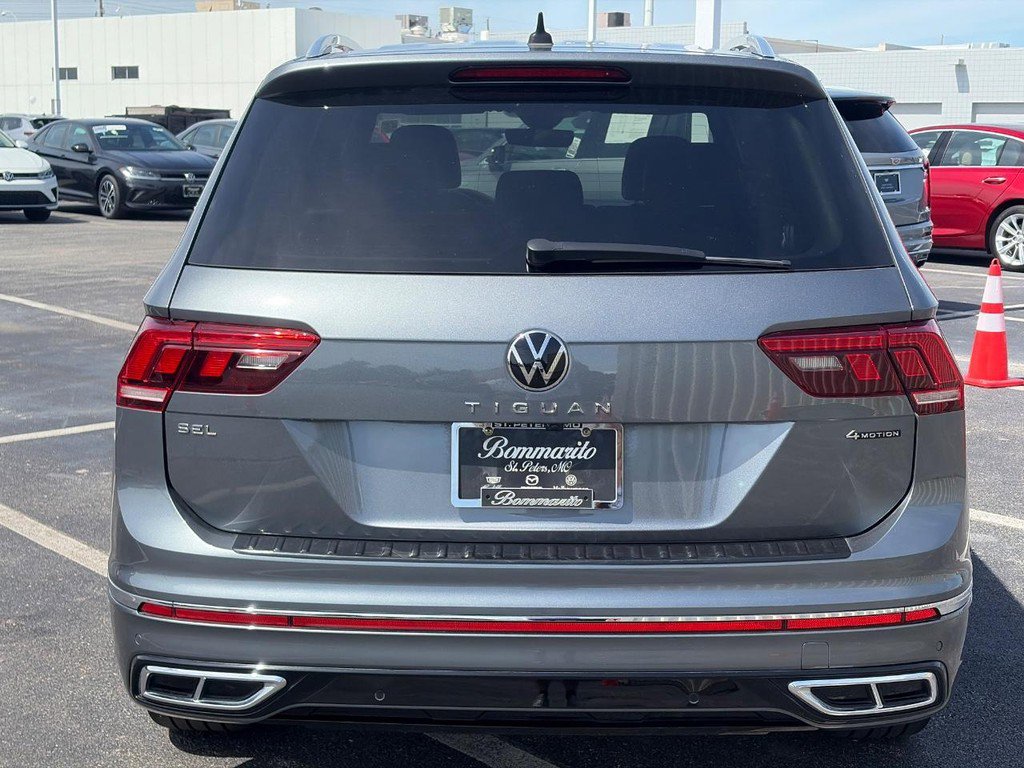 Used 2024 Volkswagen Tiguan SEL R-Line AWD/4WD image 3