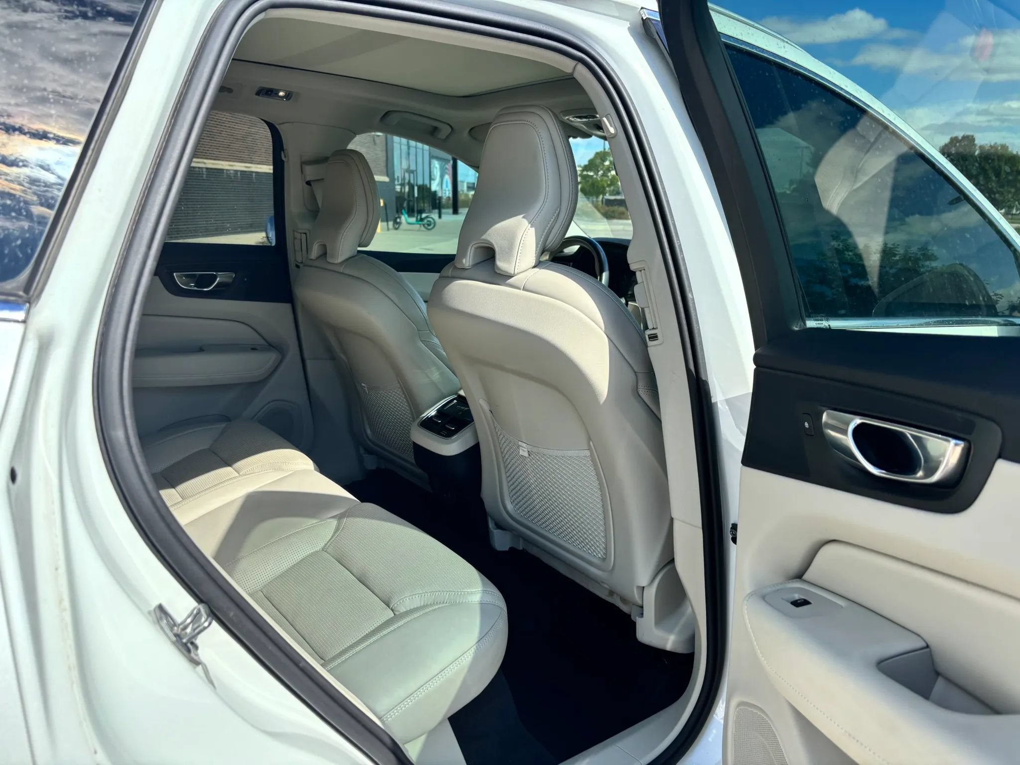 Used 2021 Volvo XC60 T5 Inscription w/ Advanced Package FWD image 24