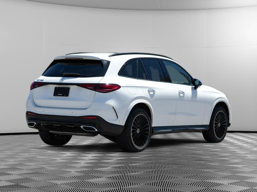 Used 2024 Mercedes-Benz GLC 300 w/ AMG Line image 7