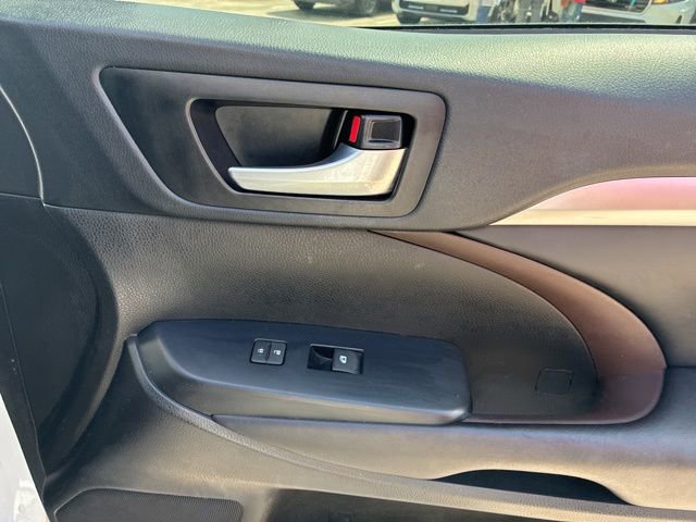 Used 2019 Toyota Highlander XLE image 14