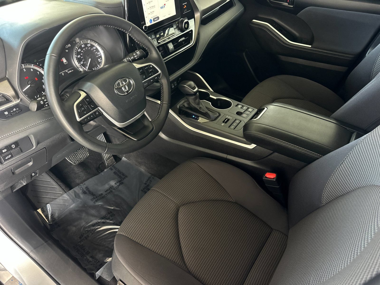 Used 2025 Toyota Highlander LE AWD/4WD image 9