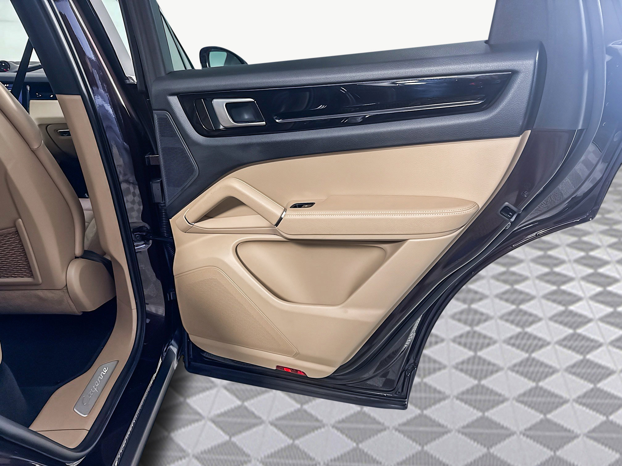 Used 2020 Porsche Cayenne image 26