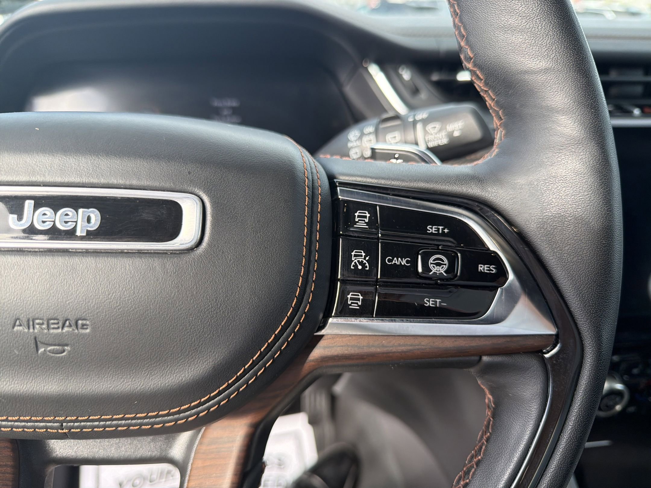 Used 2022 Jeep Grand Cherokee Summit w/ Luxury Tech Group V AWD/4WD image 15