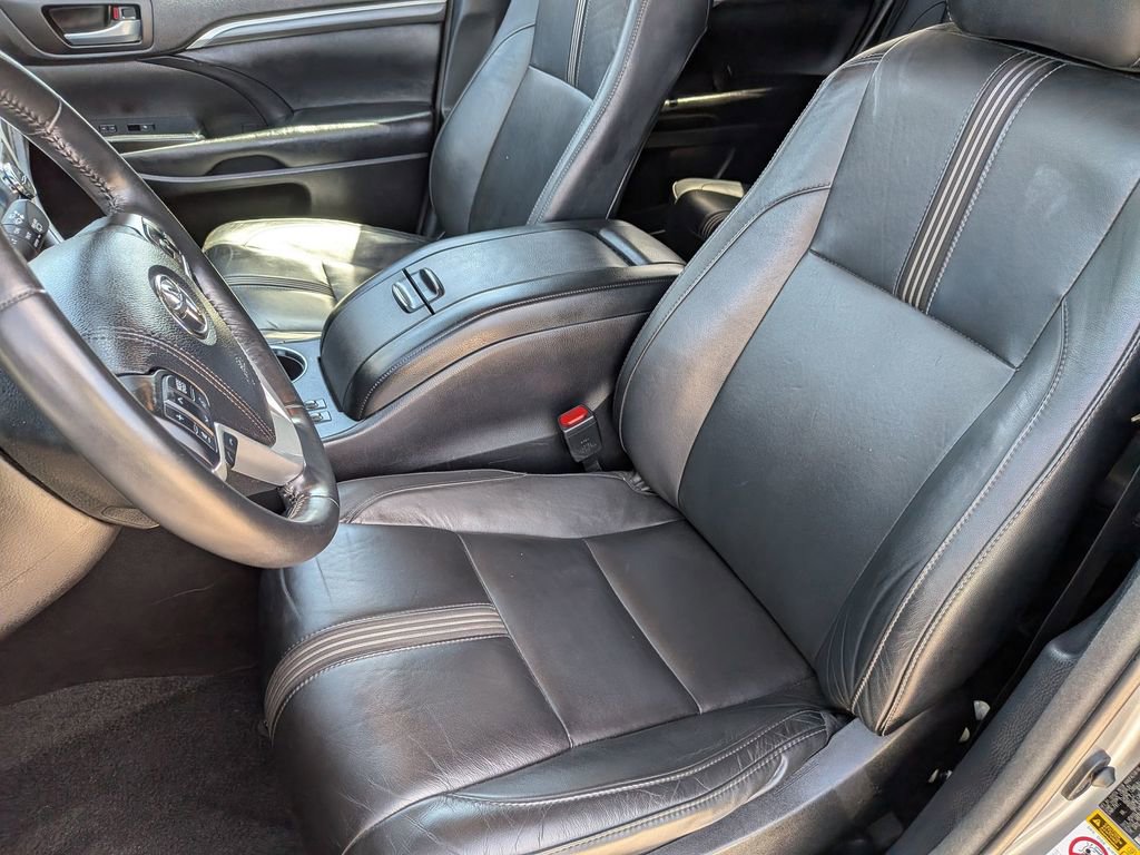 Used 2018 Toyota Highlander SE image 33