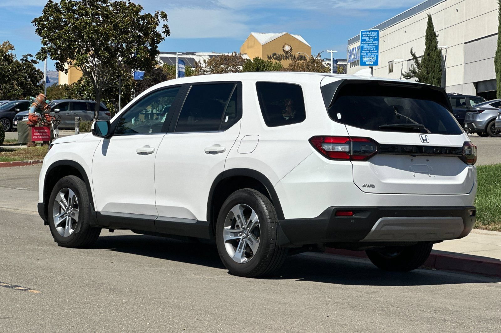 Used 2025 Honda Pilot EX-L image 6