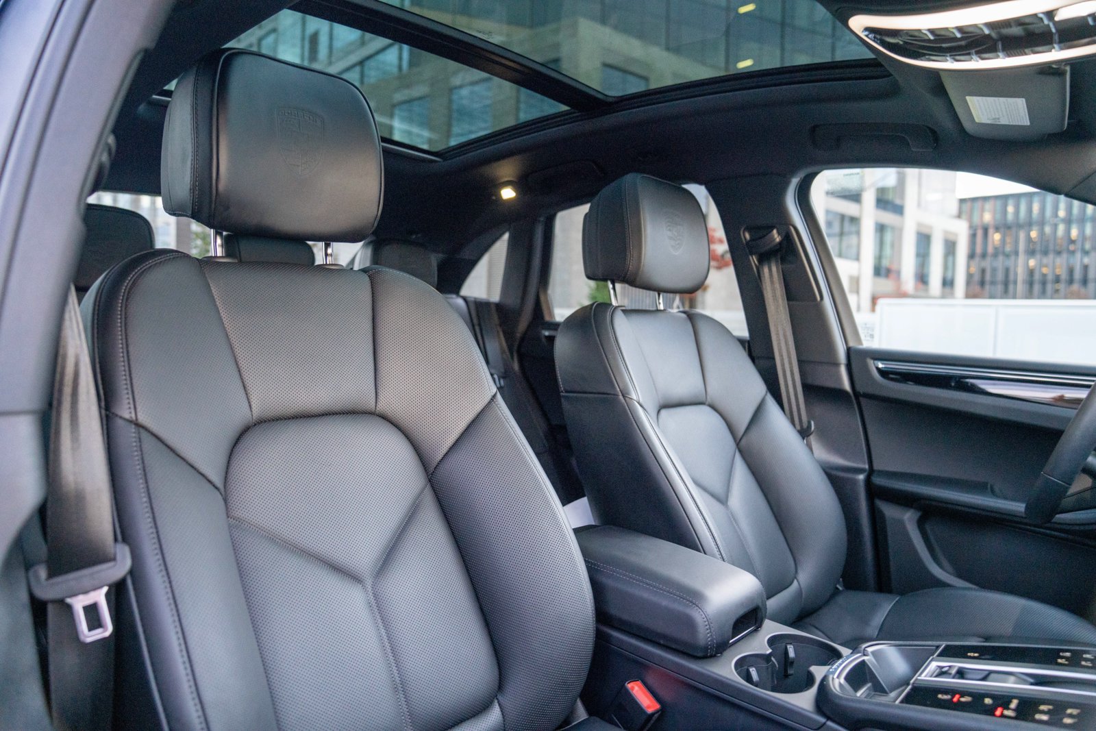 Certified 2026 Porsche Macan Turbo AWD/4WD image 27