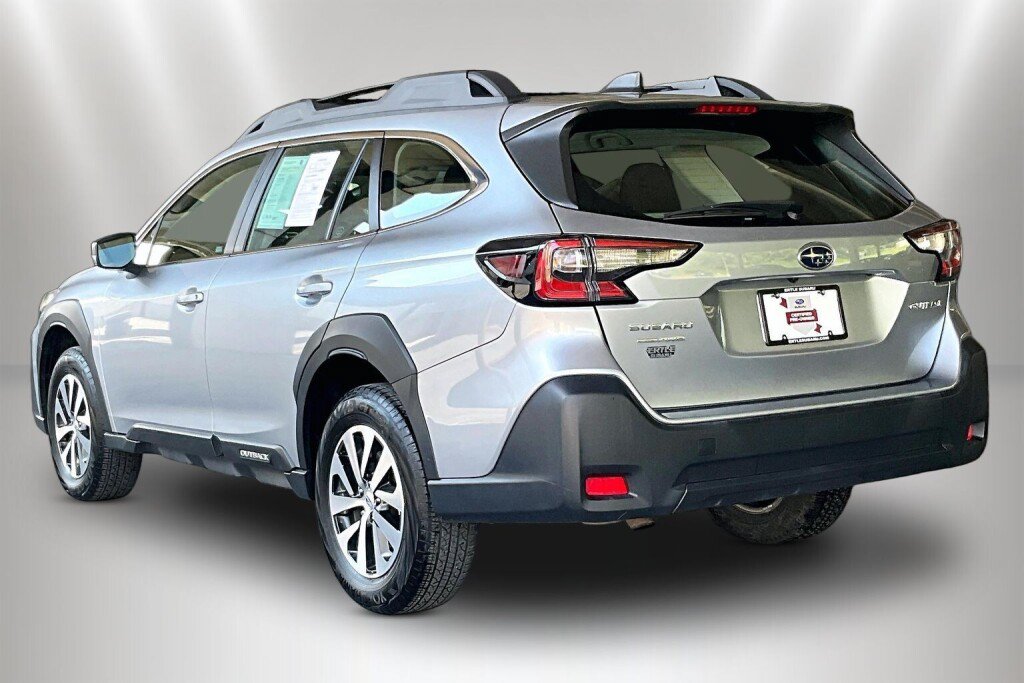 Certified 2024 Subaru Outback AWD/4WD image 4