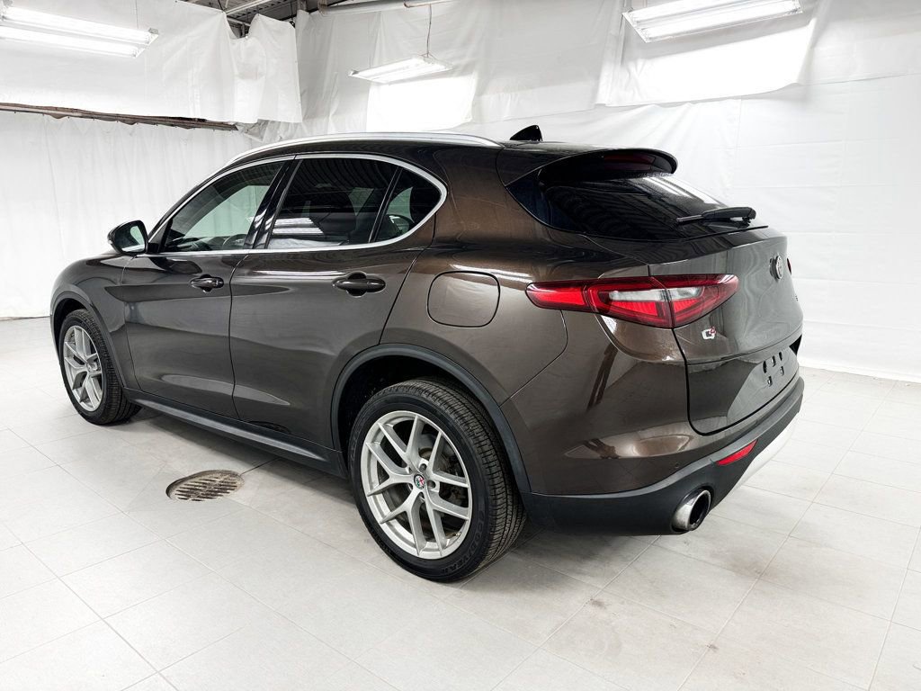 Used 2018 Alfa Romeo Stelvio AWD image 3