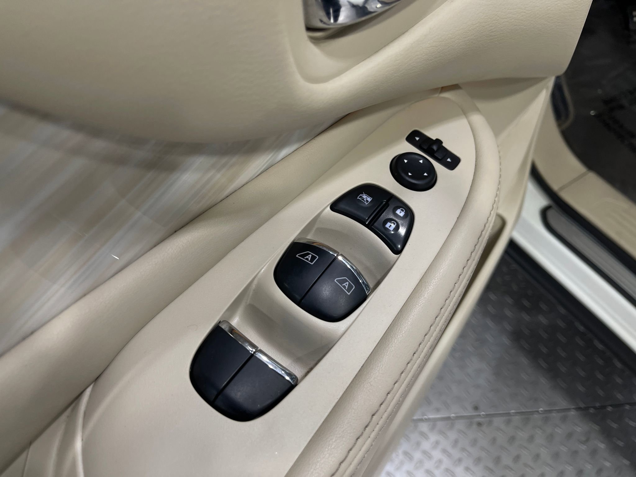 Used 2017 Nissan Murano Platinum w/ Platinum Technology Package FWD image 15