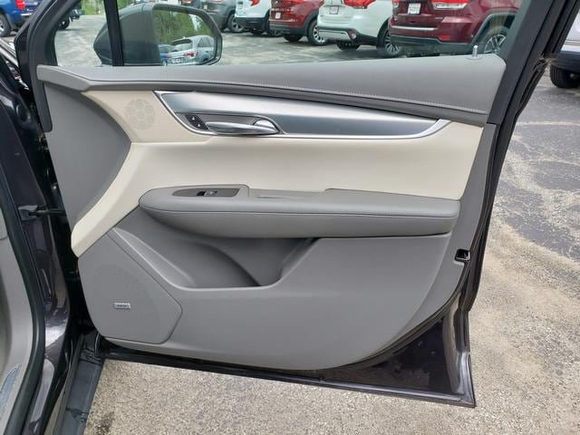 Used 2018 Cadillac XT5 Luxury w/ Driver Awareness Package AWD/4WD image 21