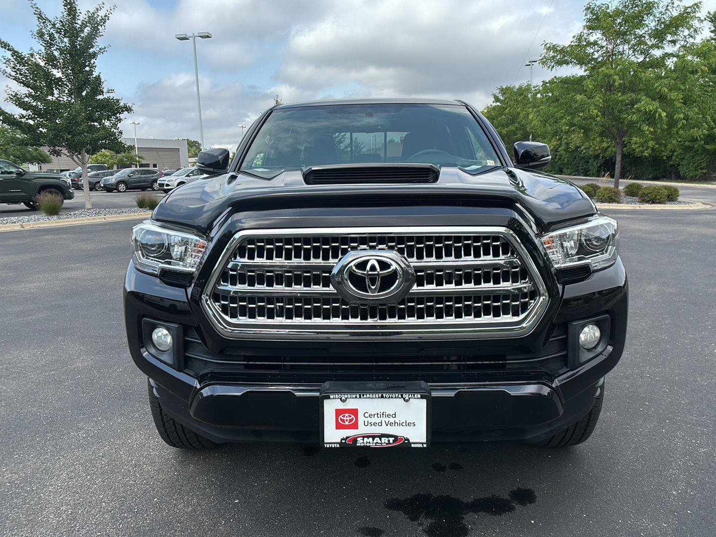Used 2017 Toyota Tacoma TRD Sport w/ Tow Package AWD/4WD image 6