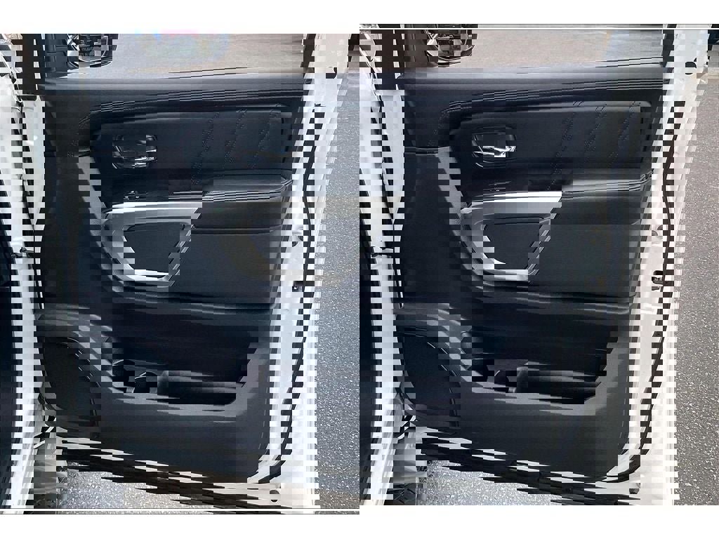 Used 2015 Nissan Armada Platinum w/ 2nd Row Captain Seat Package image 24