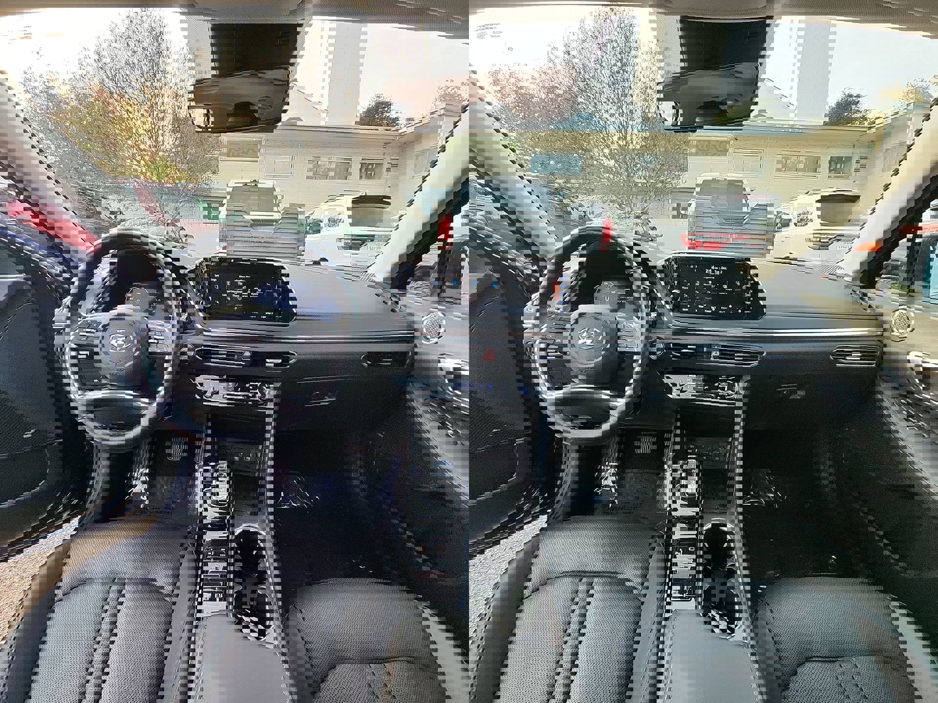 Used 2022 Hyundai Sonata Limited w/ Preferred Accessory Package image 27