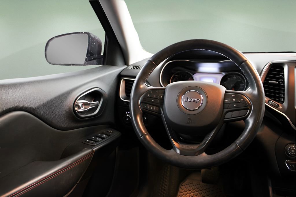 Used 2021 Jeep Cherokee Trailhawk image 24