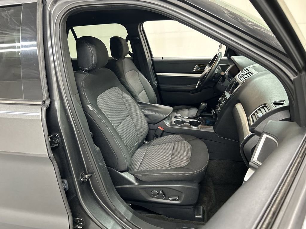 Used 2017 Ford Explorer XLT w/ Equipment Group 201A image 23