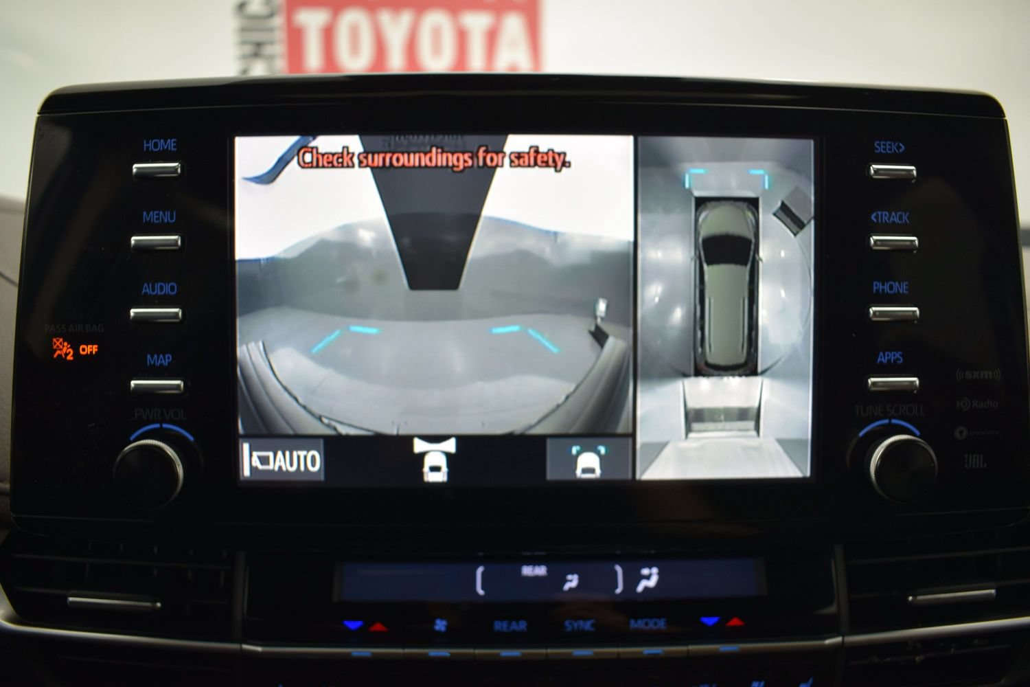 Used 2024 Toyota Sienna Platinum AWD/4WD image 24