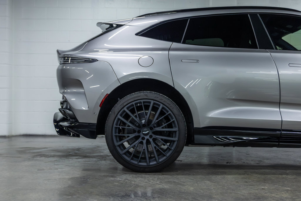Used 2026 Aston Martin DBX 707 AWD/4WD image 9