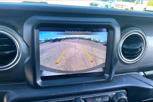Used 2023 Jeep Wrangler Sahara image 14
