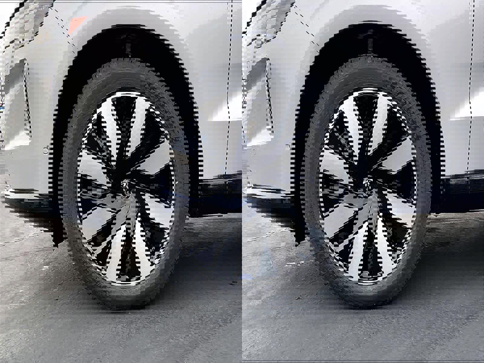 New 2025 Volvo EX90 Plus w/ Protection Package Premier image 14