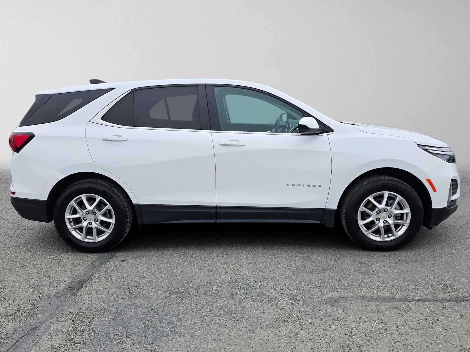 Used 2024 Chevrolet Equinox LT AWD/4WD image 2