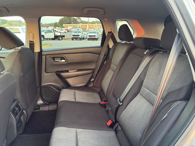 Used 2024 Nissan Rogue SV image 13