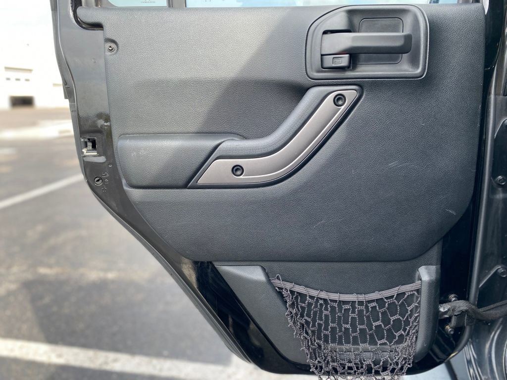 Used 2018 Jeep Wrangler Unlimited Sahara AWD/4WD image 16