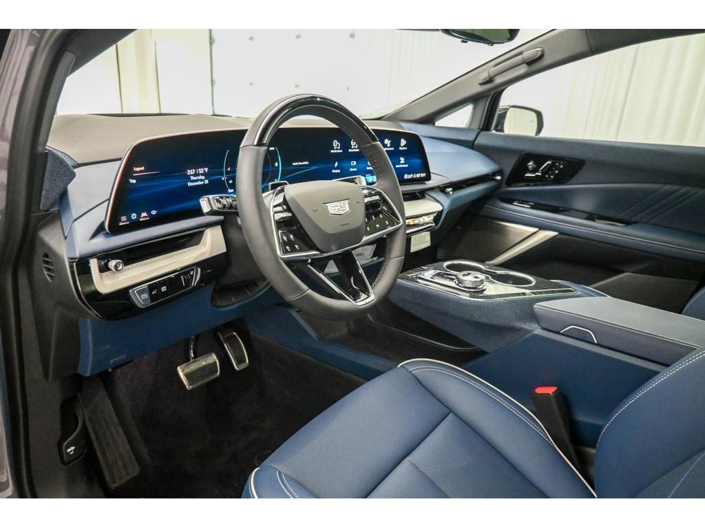 New 2026 Cadillac Optiq Luxury 2 image 20