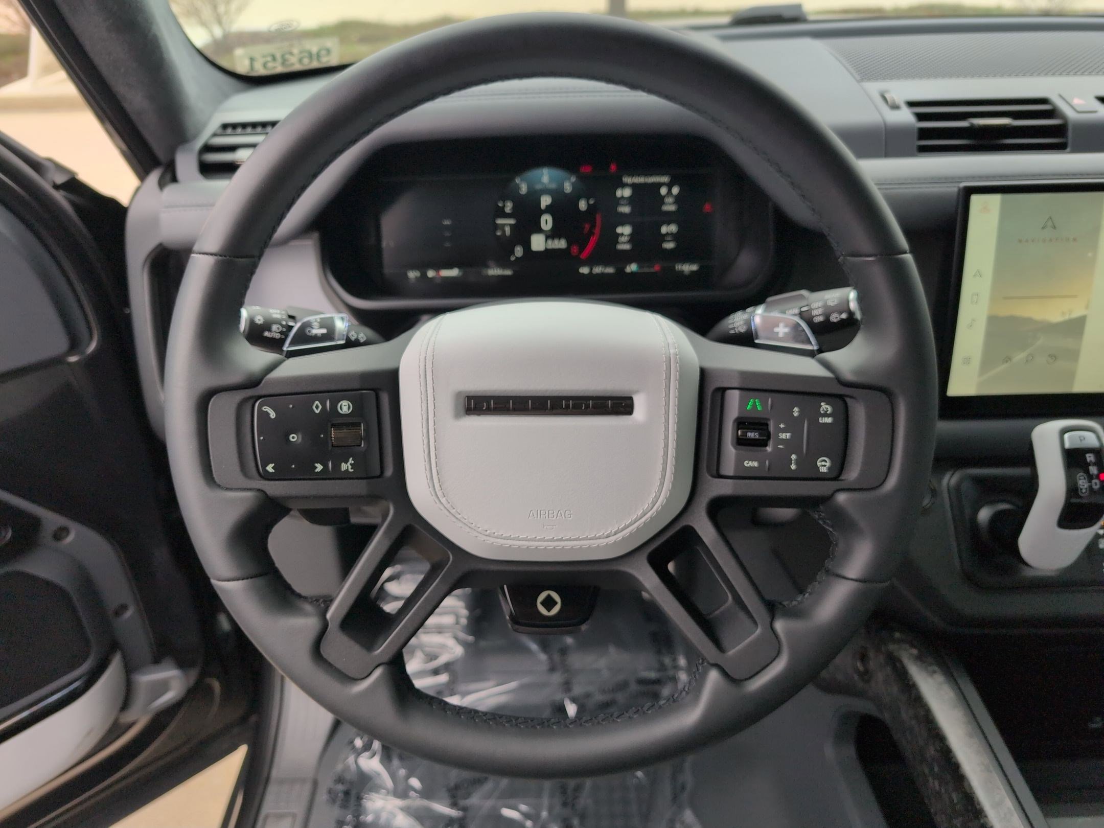 Used 2025 Land Rover Defender 110 image 16