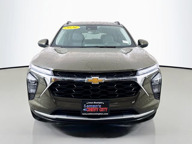 Used 2024 Chevrolet Trax LT w/ Driver Confidence Package image 2