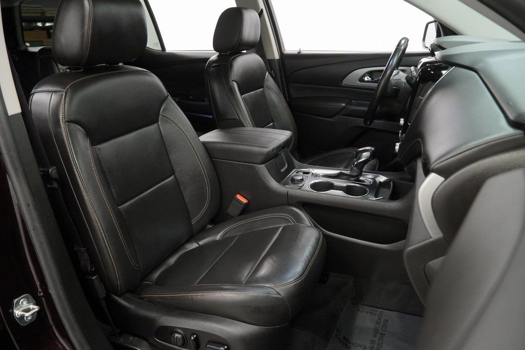 Used 2021 Chevrolet Traverse LT image 47