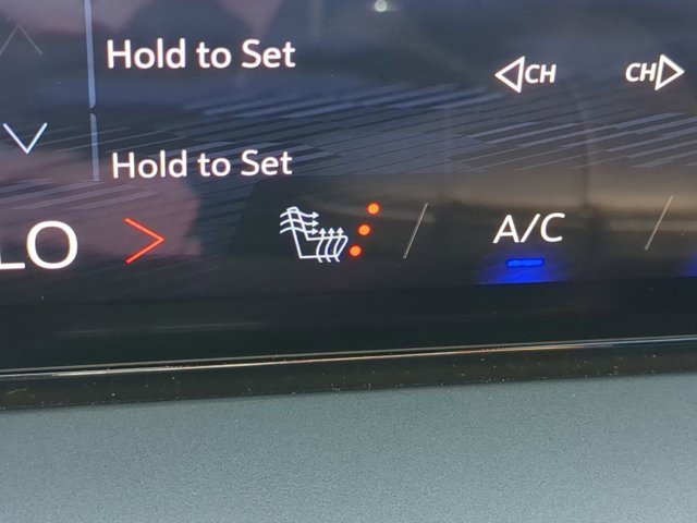 Used 2024 Chevrolet Traverse LT image 22