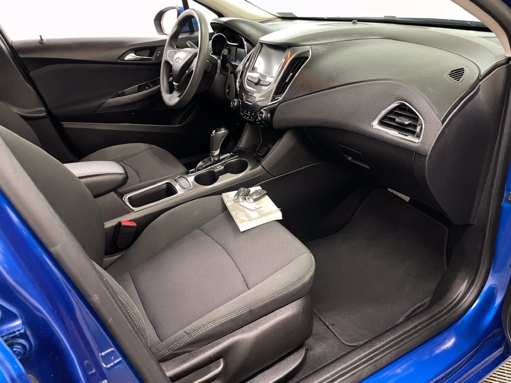 Used 2018 Chevrolet Cruze LT w/ Convenience Package FWD image 33
