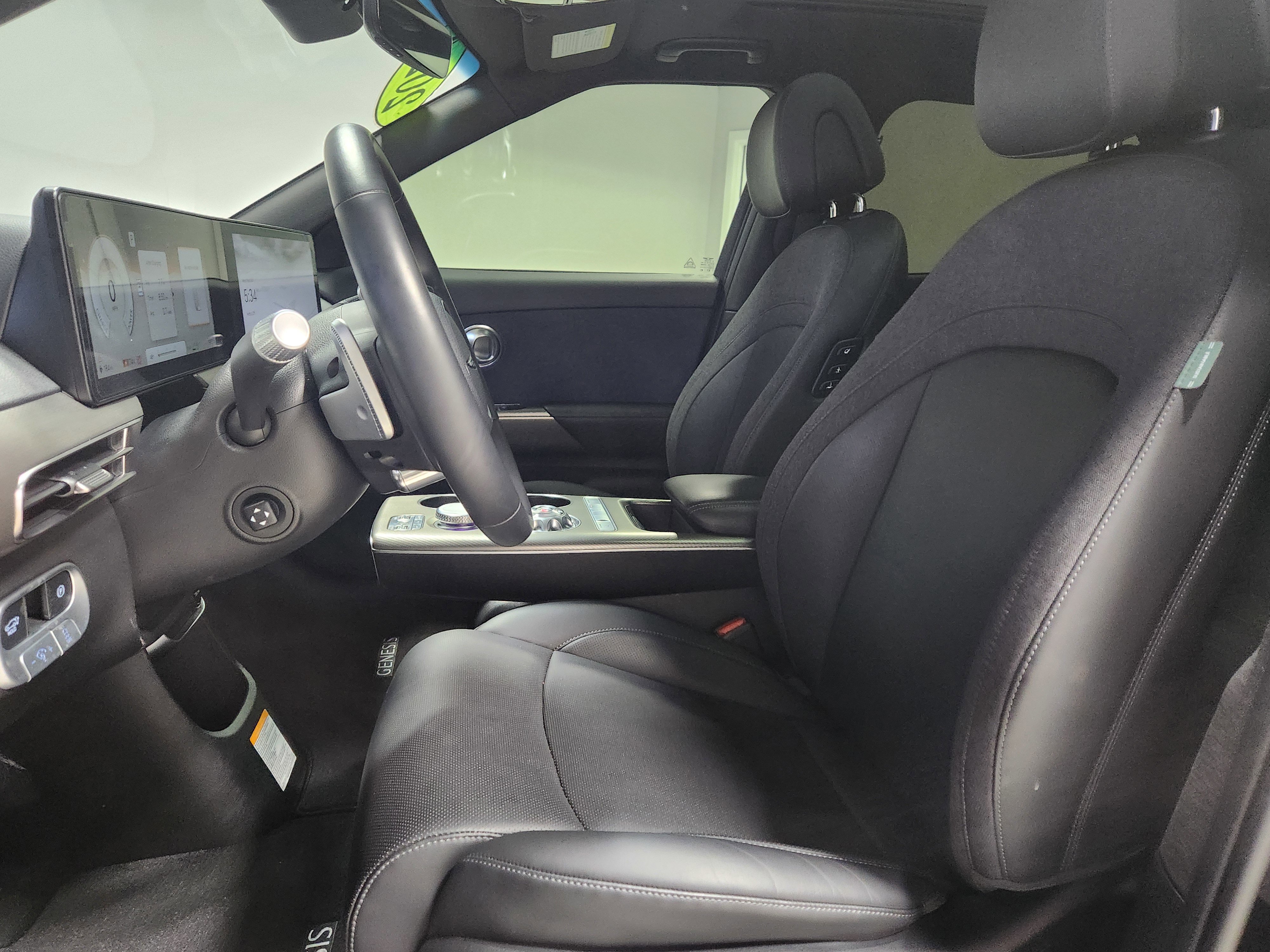 Used 2025 Genesis GV60 RWD image 10