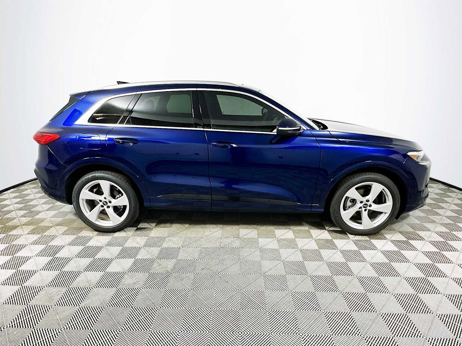 New 2025 Audi Q5 Prestige image 9