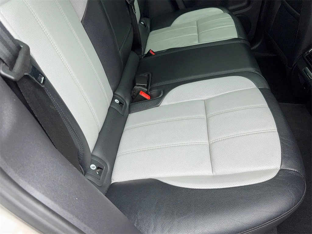 Used 2021 Land Rover Range Rover Evoque R-Dynamic SE image 49