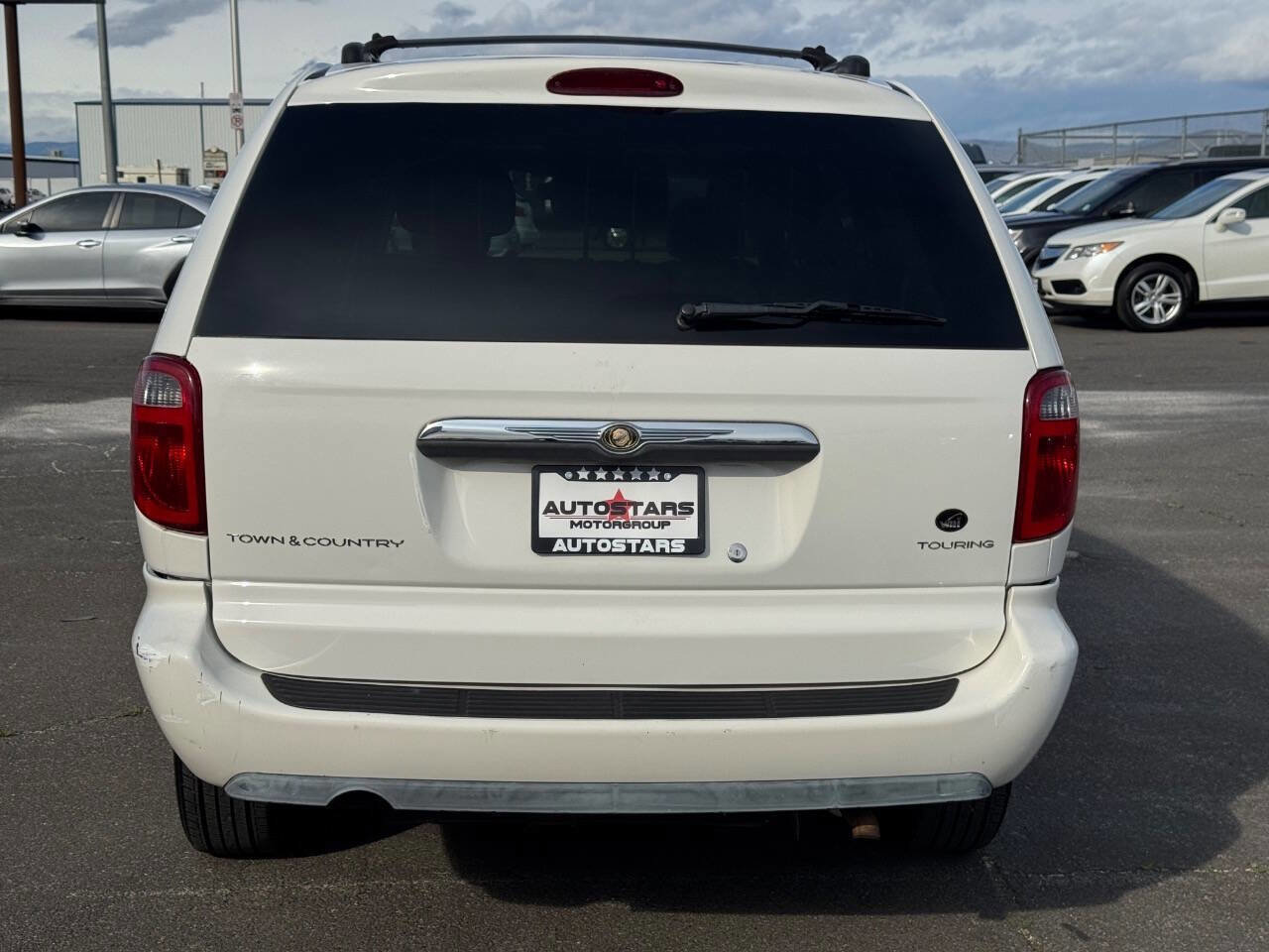 Used 2005 Chrysler Town & Country Touring w/ Leather Interior Group image 11