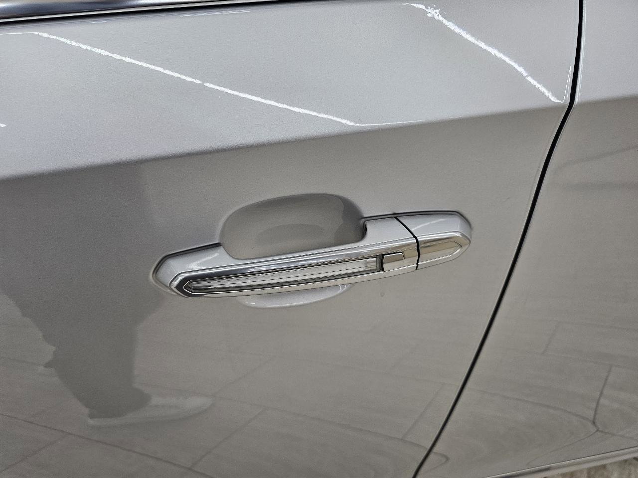 Used 2013 Cadillac XTS Luxury FWD image 12