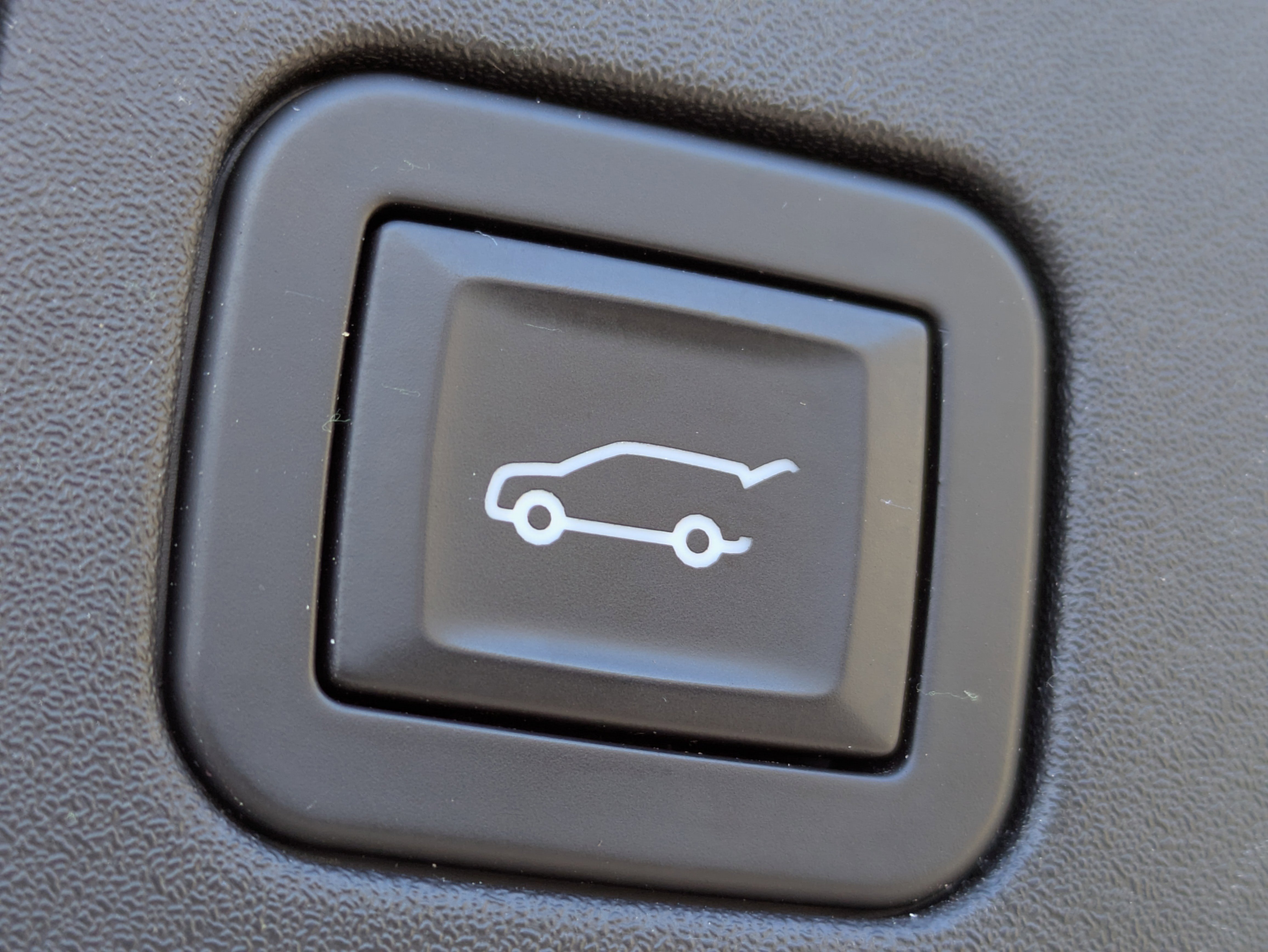 Certified 2019 Cadillac XT4 Sport w/ Technology Package FWD image 18