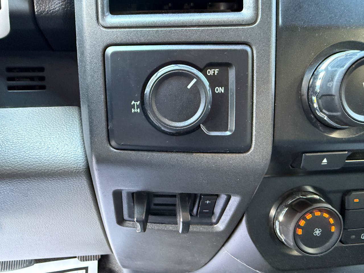 Used 2018 Ford F350 XL w/ Power Equipment Group RWD image 14
