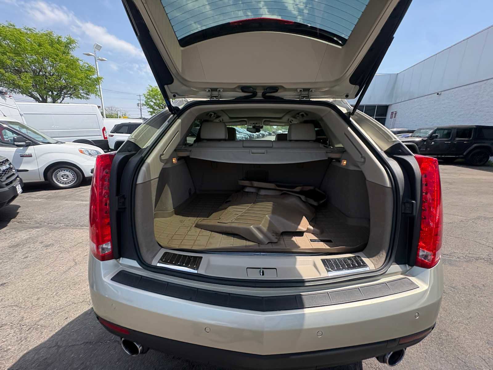 Used 2015 Cadillac SRX Luxury w/ Driver Awareness Package AWD/4WD image 21