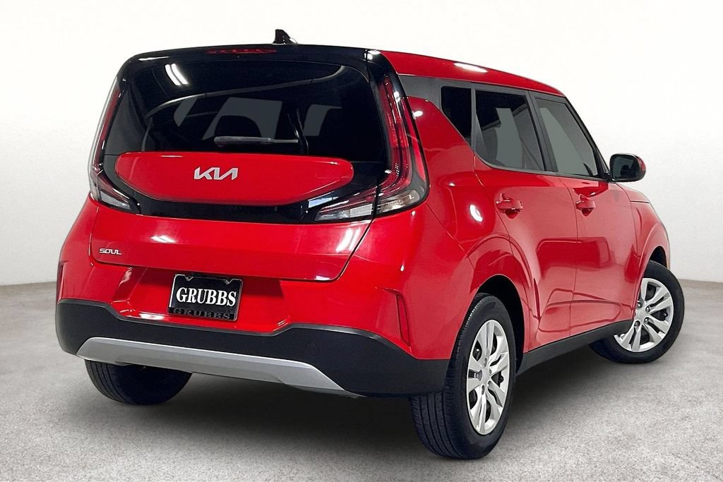 Used 2023 Kia Soul LX FWD image 2