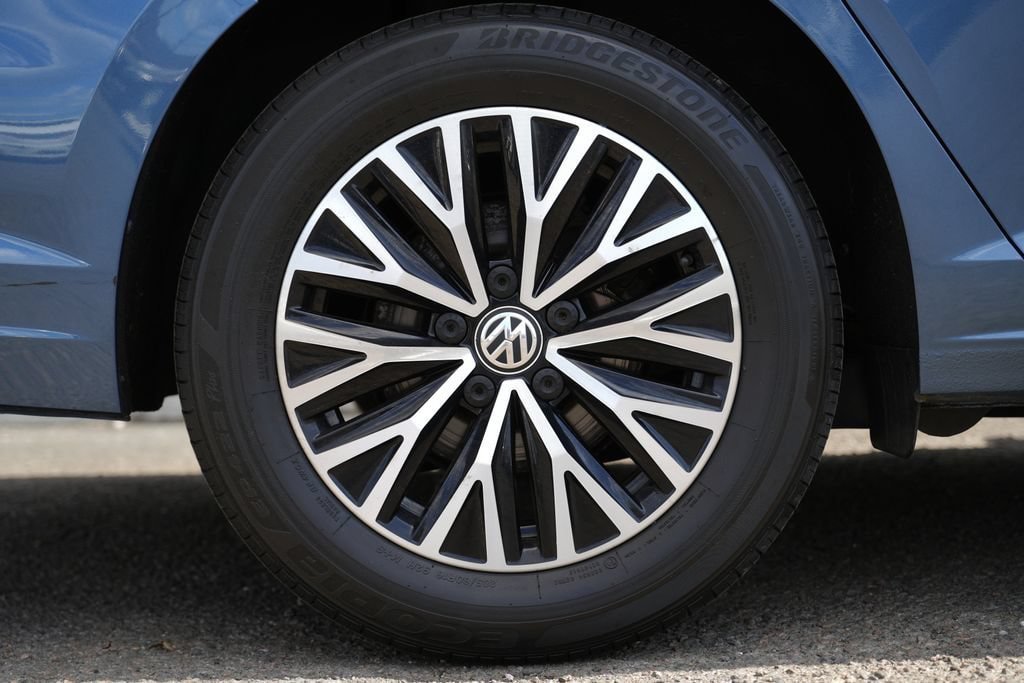 Used 2021 Volkswagen Jetta SE w/ SE Cold Weather Package FWD image 9