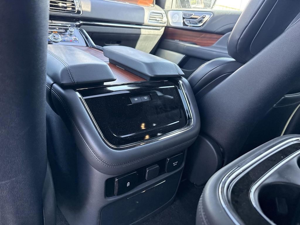 Used 2024 Lincoln Navigator Reserve AWD/4WD image 21