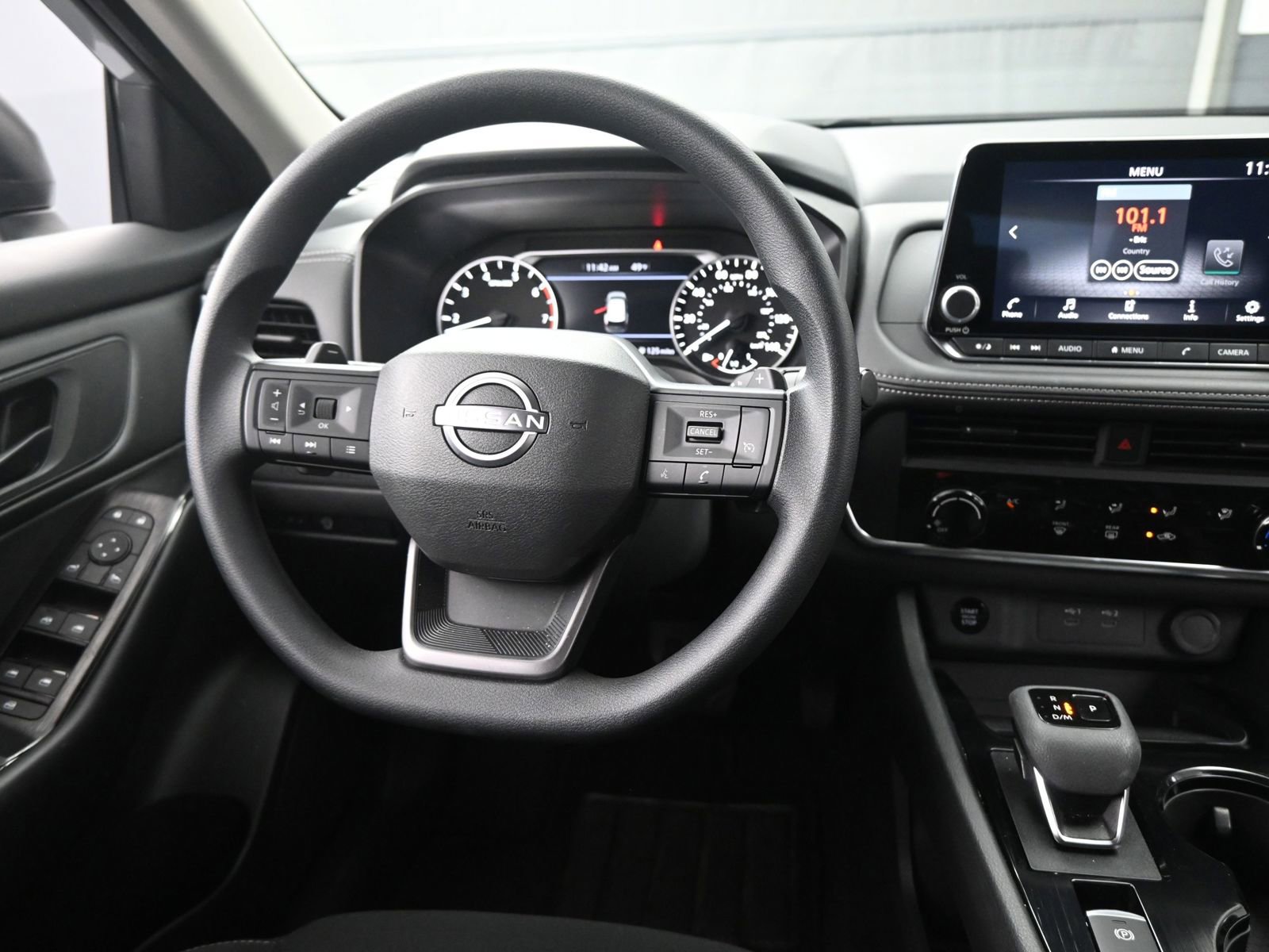 Used 2025 Nissan Rogue S image 12