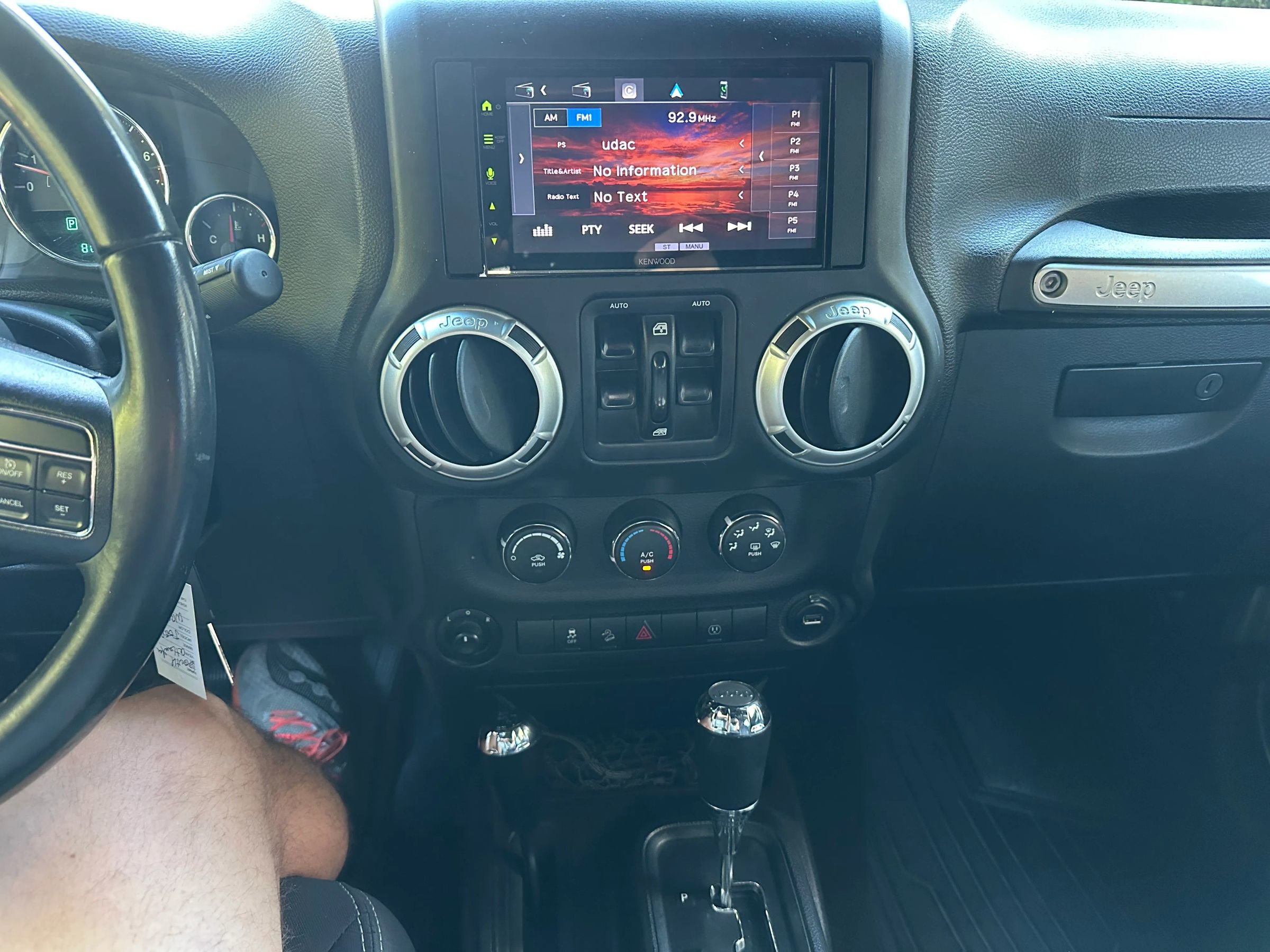 Used 2018 Jeep Wrangler Unlimited Sahara image 13