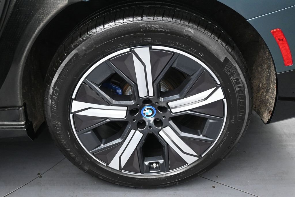 Used 2023 BMW iX xDrive50 w/ Sport Package AWD/4WD image 41