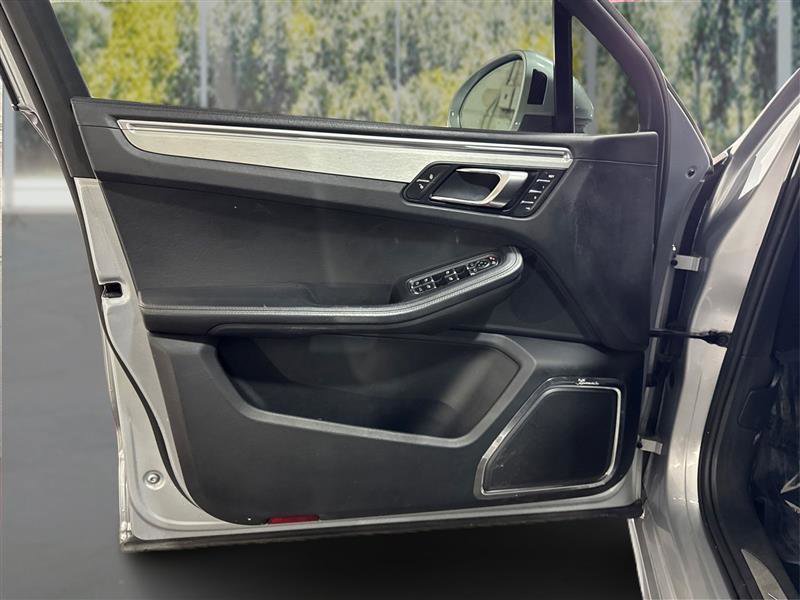 Used 2015 Porsche Macan Turbo w/ Premium Package Plus image 18