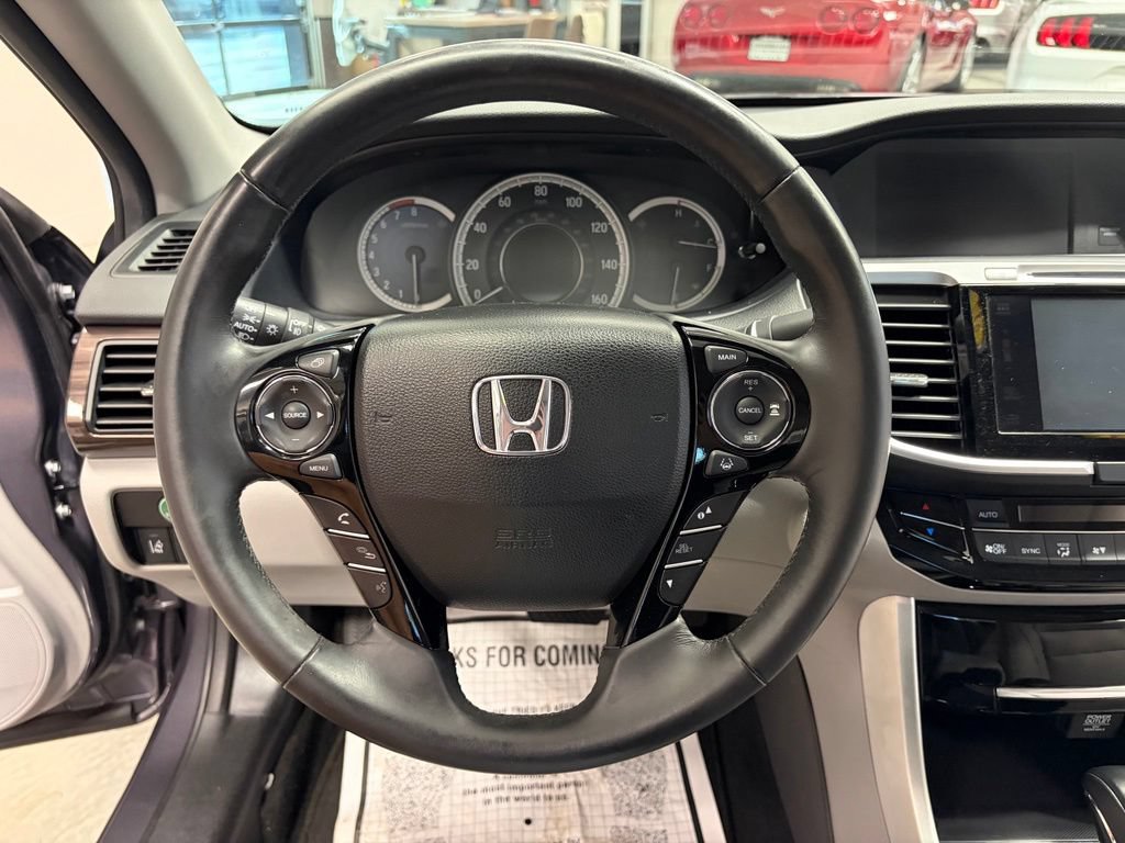 Used 2017 Honda Accord Touring image 12
