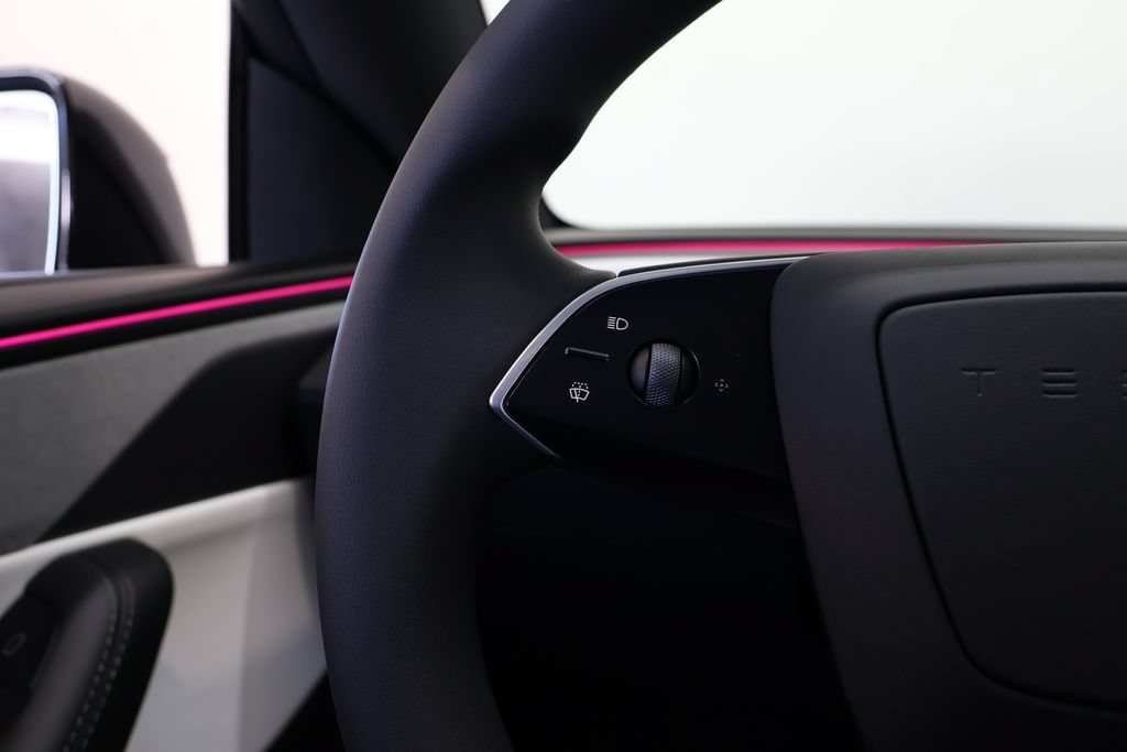 Used 2026 Tesla Model Y 2WD image 30